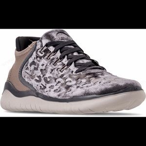 NIKE FREE RN '18 WILD VELVET AQ0563 020 OIL GREY